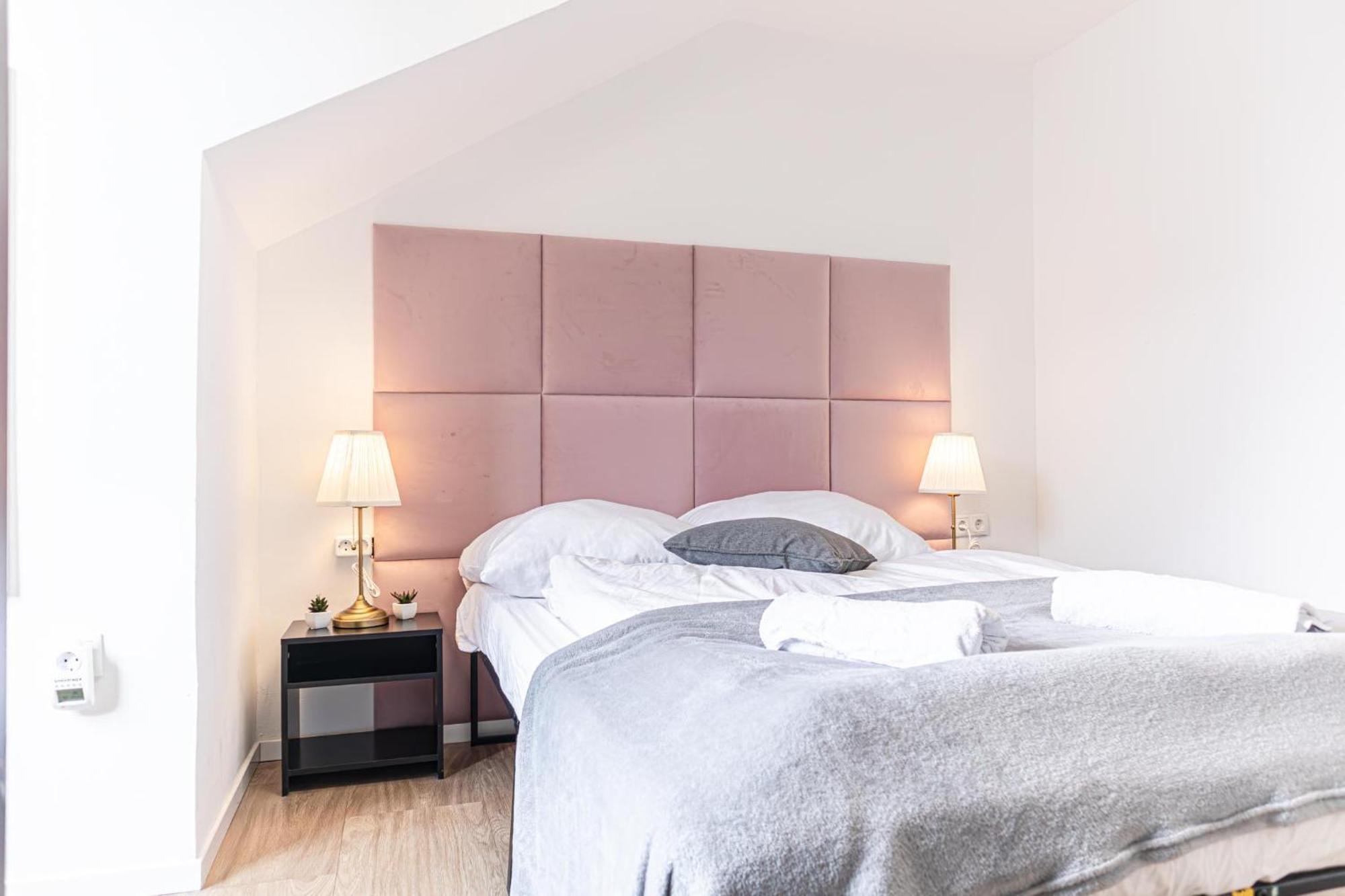 Convenient 2br Apt. Near U6 Station Am Schoepfwerk * Viena