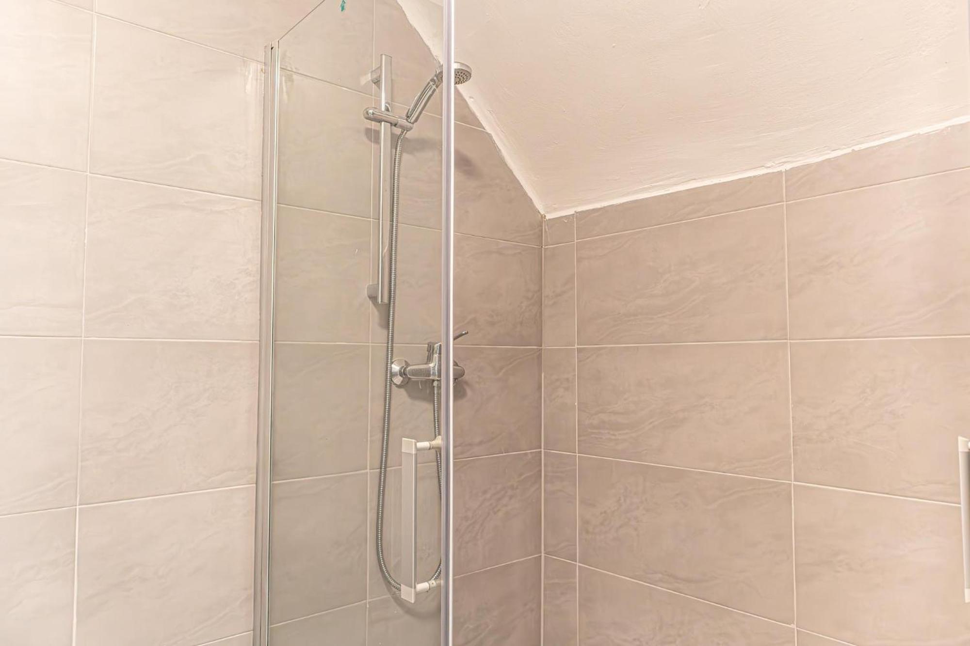 Convenient 2br Apt. Near U6 Station Am Schoepfwerk * Vienna
